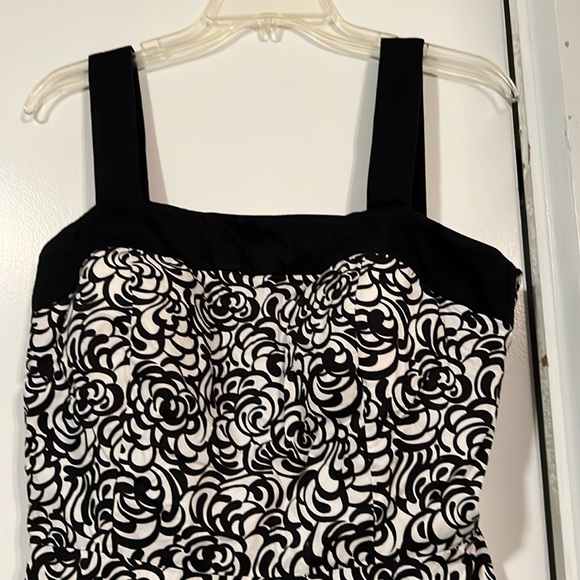 R&K Originals sleeveless dress for women with built in support cups. Size 12 - Picture 3 of 7